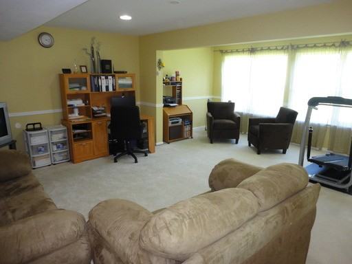 108 Persimmon Pl - Photo 2 of 12