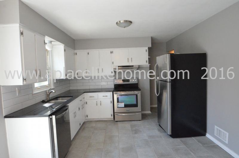 8833 N Charlotte St - Photo 3 of 18