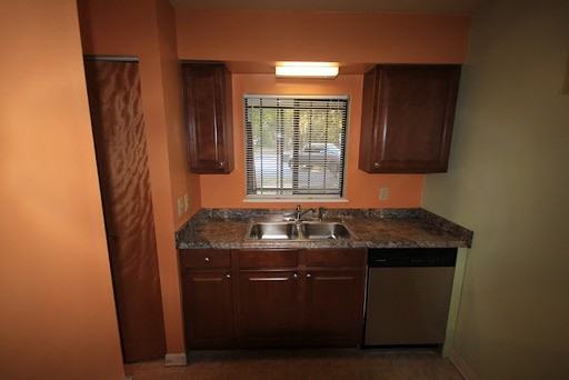 623 SW 3rd St - Photo 3 of 4