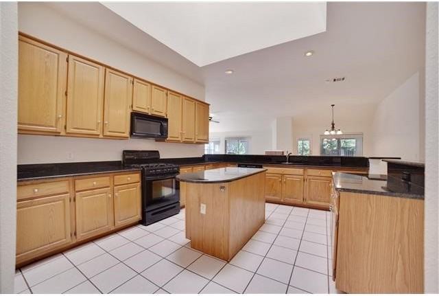 16420 Pocono Dr - Photo 3 of 28