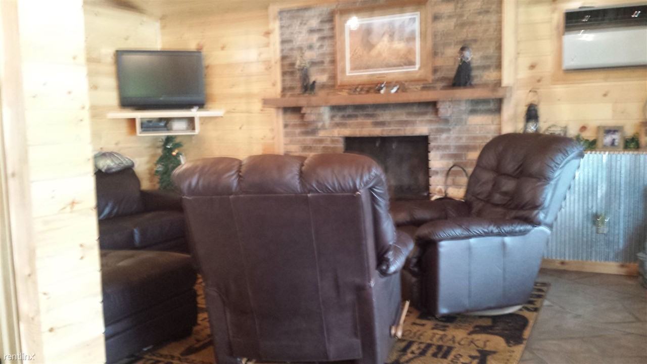 1046 Lakeshore Dr - Photo 3 of 3
