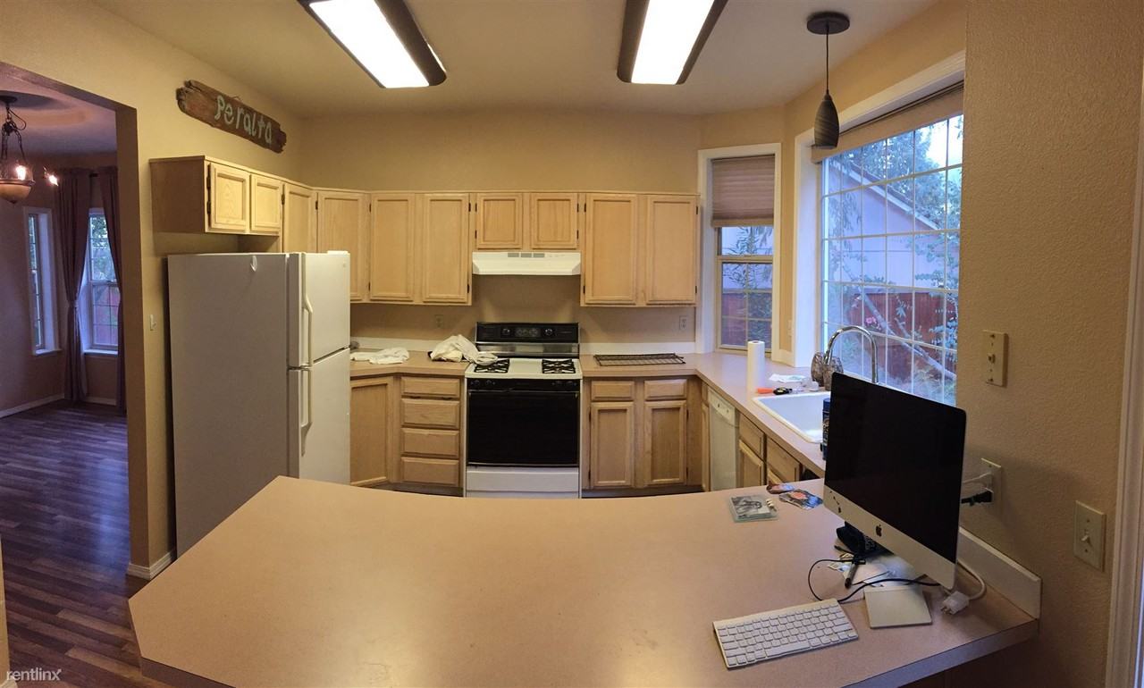 4616 39th Ave SE - Photo 3 of 19