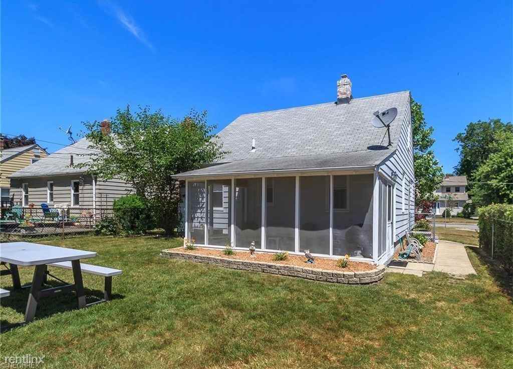 29740 Cresthaven Dr - Photo 3 of 12