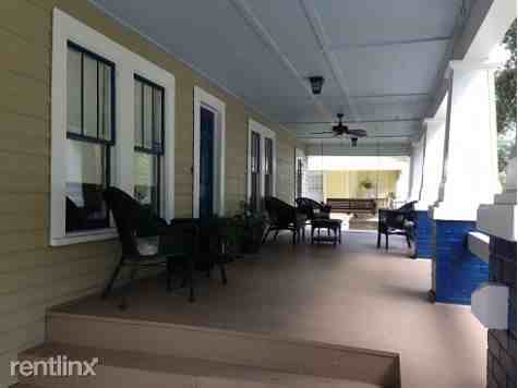 910 E McBerry St - Photo 2 of 10