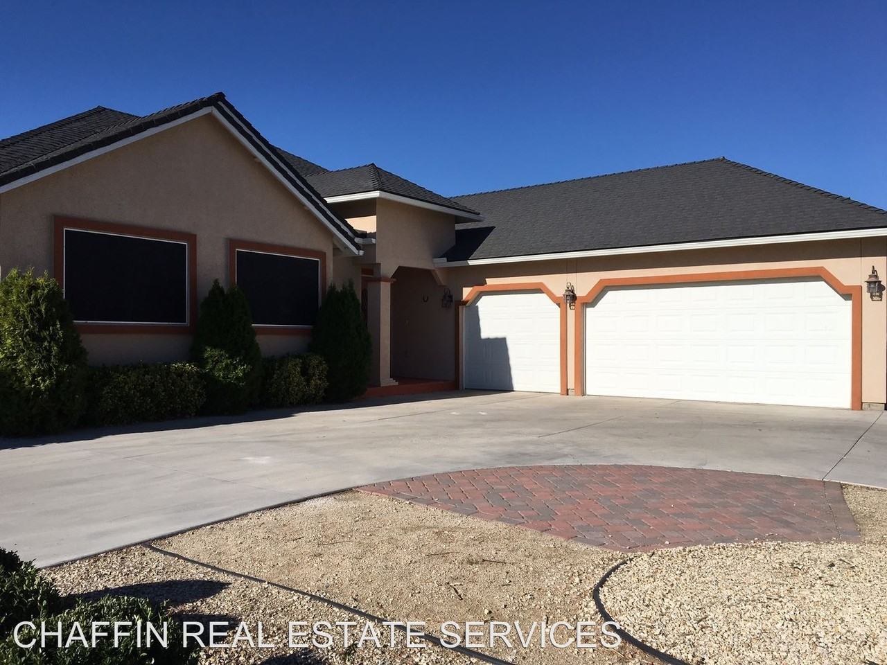 825 Divot Dr - Photo 2 of 14