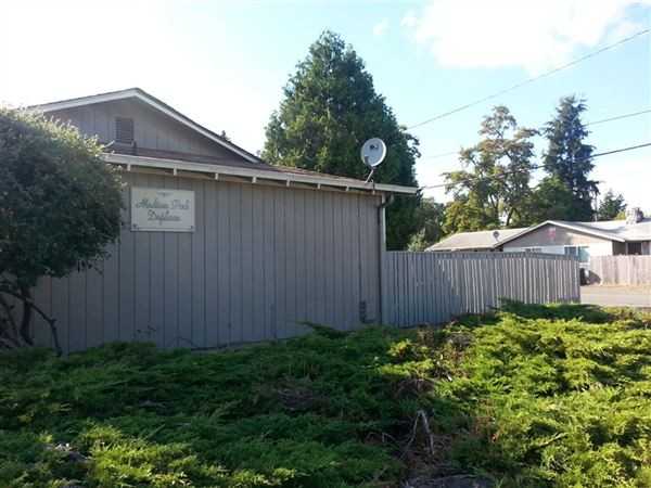 Madison Park Duplex - Photo 2 of 10