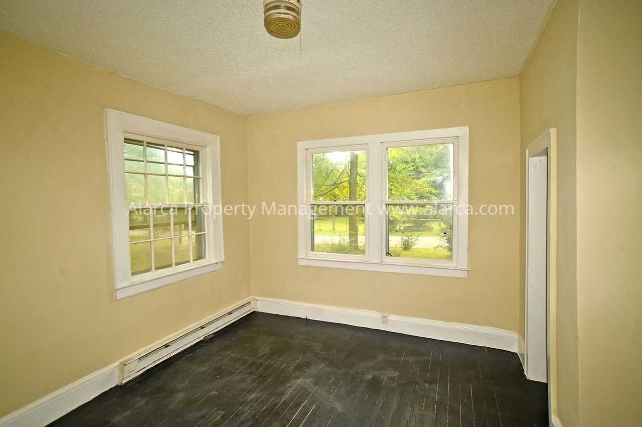 2120 B Ave - Photo 3 of 10