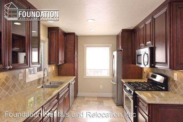 240 Cobblestone Dr - Photo 2 of 18