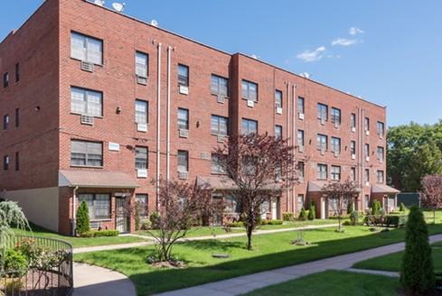 1056 Bergen Avenue - Photo 2 of 9