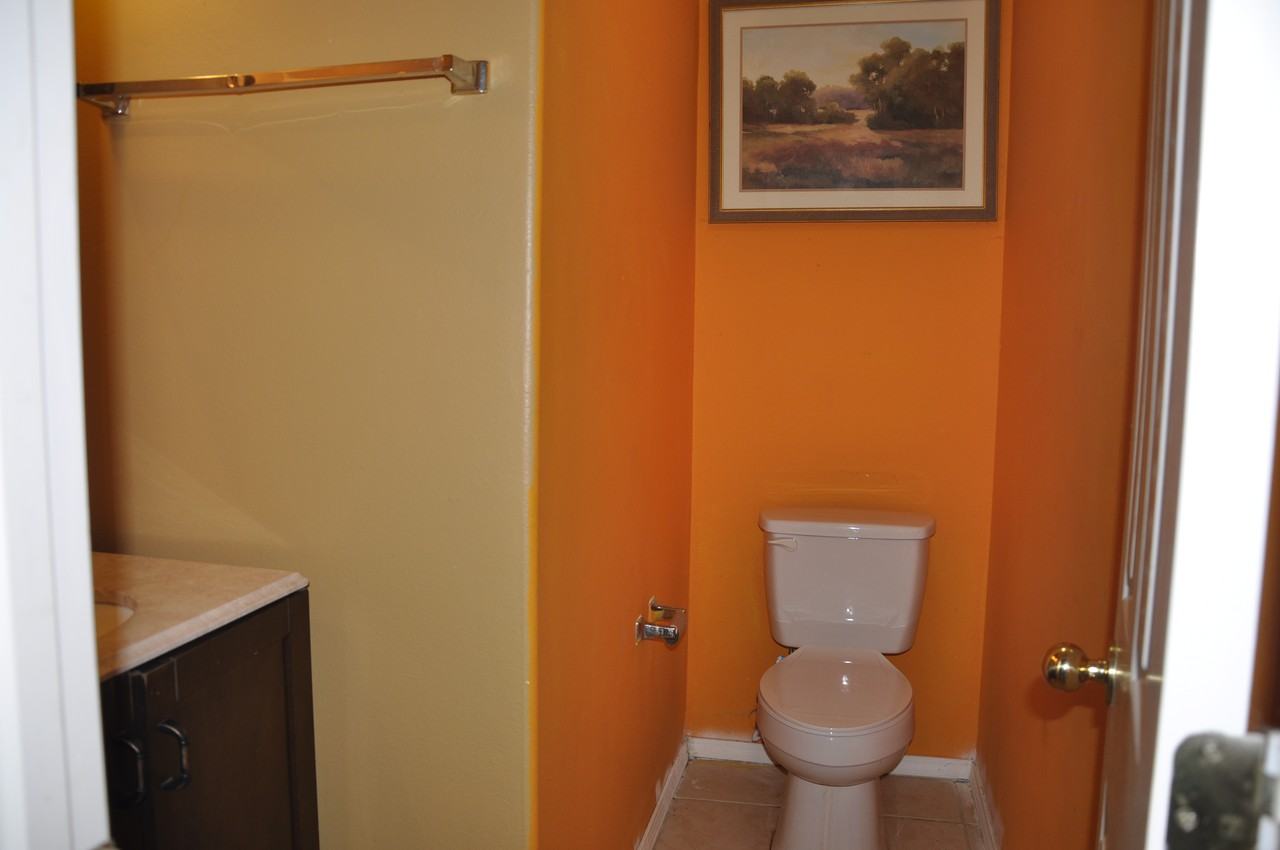 3304 N 33rd St - Photo 3 of 24