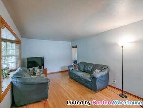 2074 Emerald Ln - Photo 3 of 20