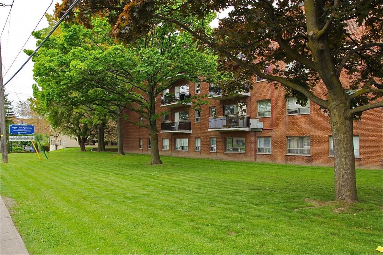 1731 Victoria Park Avenue - Photo 2 of 10