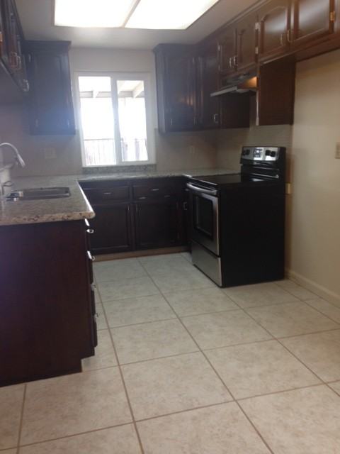 1860 Burgundy Dr - Photo 2 of 5