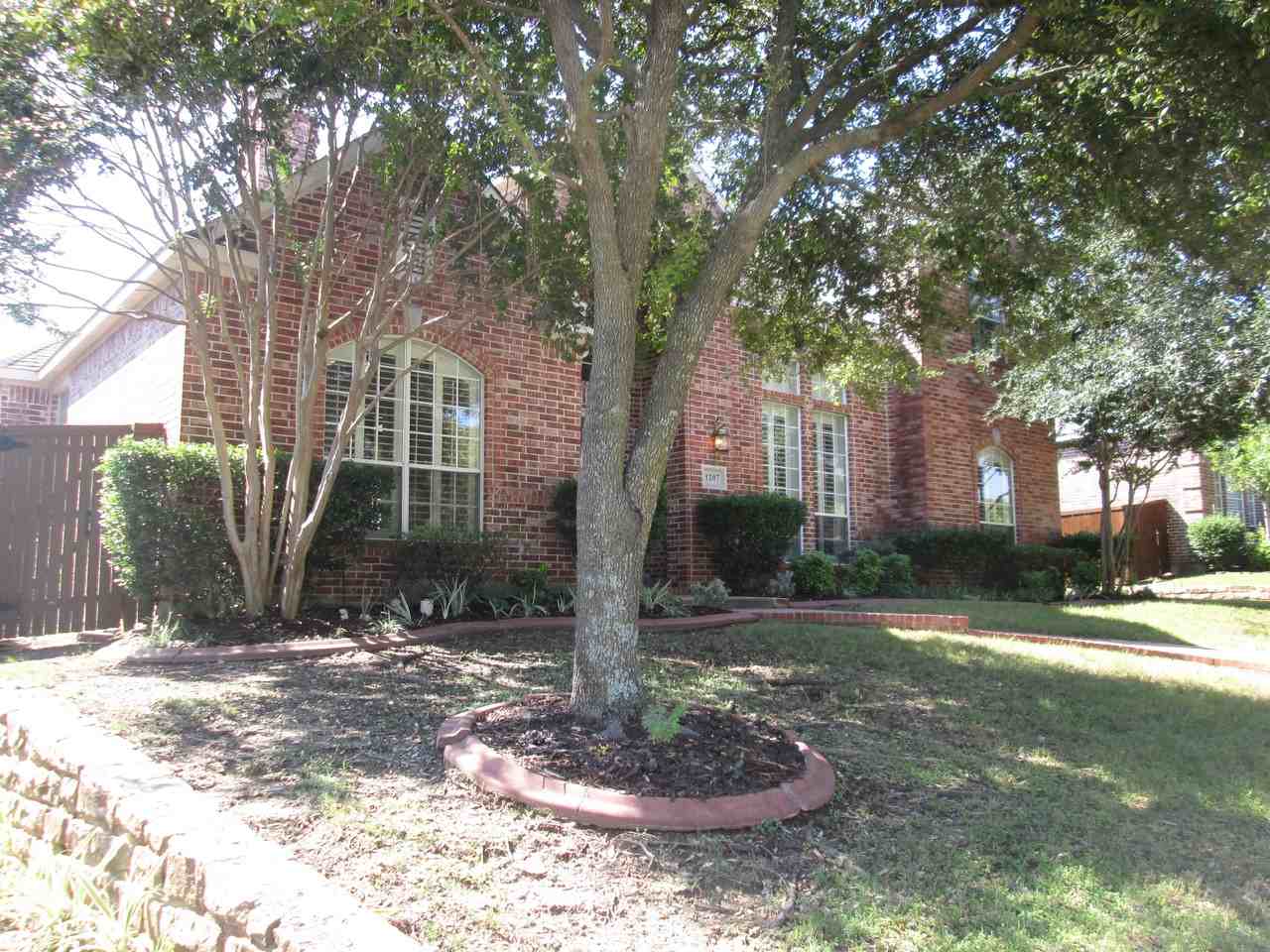 1207 Granbury Dr - Photo 2 of 22