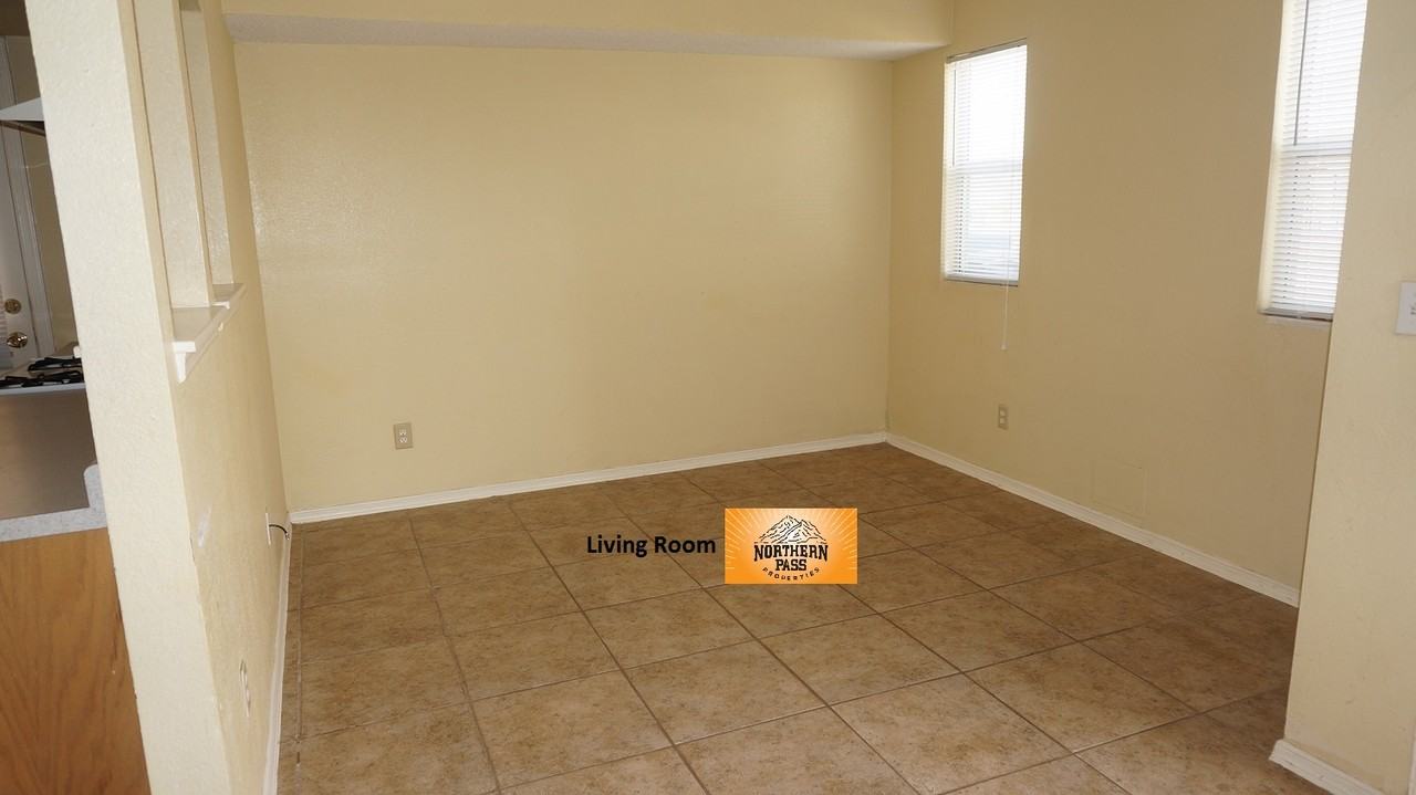 11018 Aqua Court - Photo 2 of 13