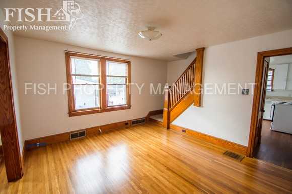 471 Percy St - Photo 3 of 20