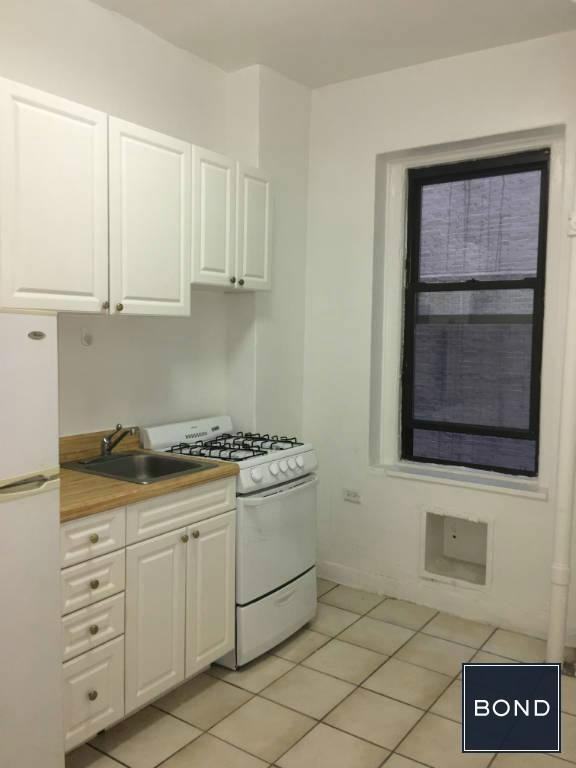 Broadway & W 74th St