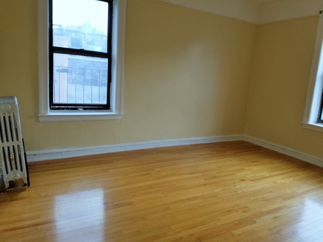 Broadway & Thayer St #B3