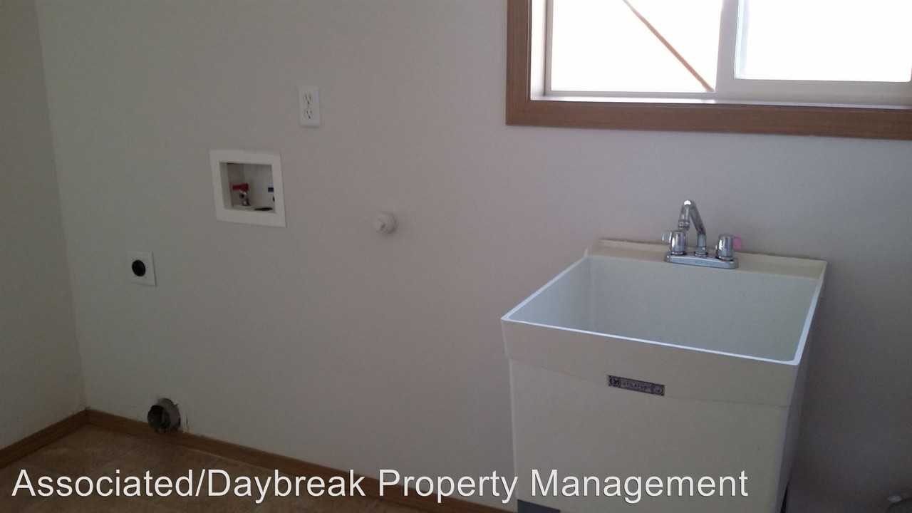 209 Mt Hood St - Photo 2 of 21