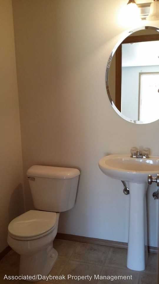 209 Mt Hood St - Photo 3 of 21