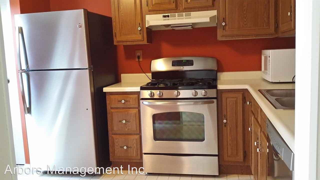 207 Green Ct - Photo 2 of 17