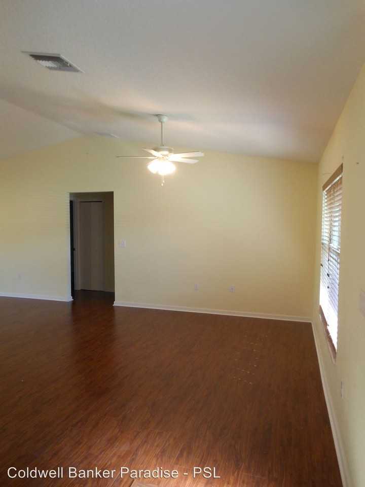 5805 Cassia Dr - Photo 3 of 24