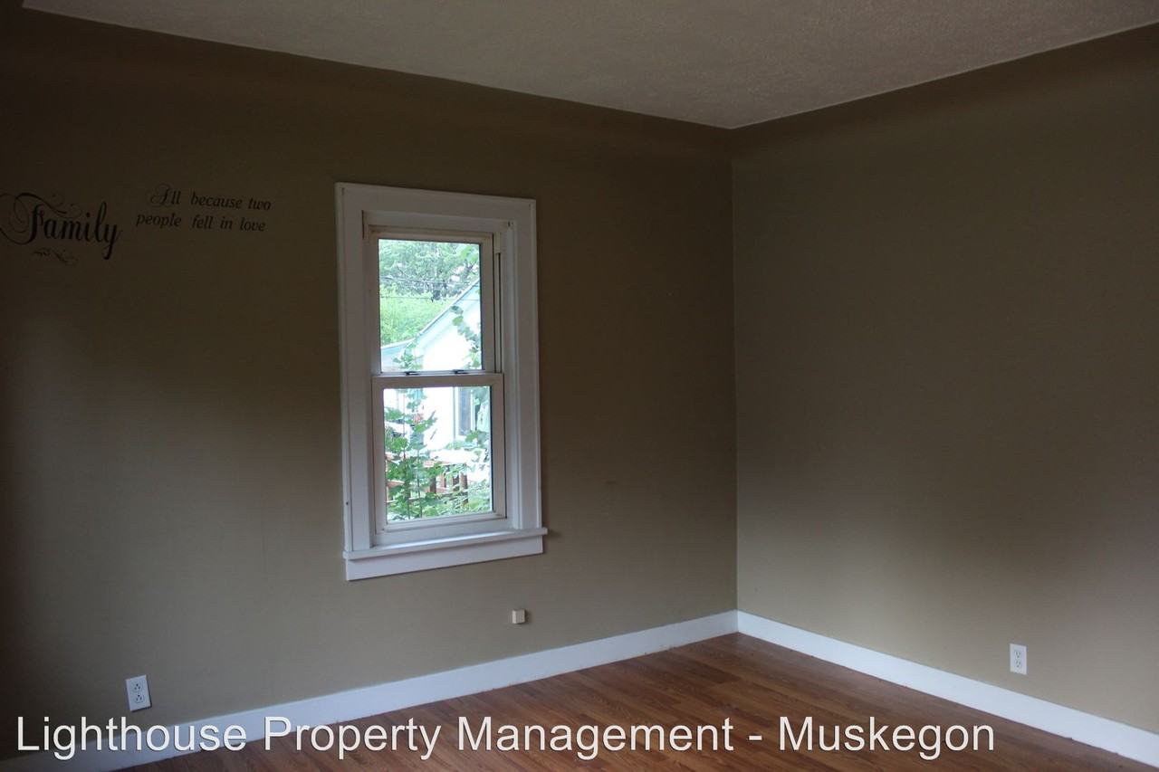 1086 East St - Photo 2 of 10