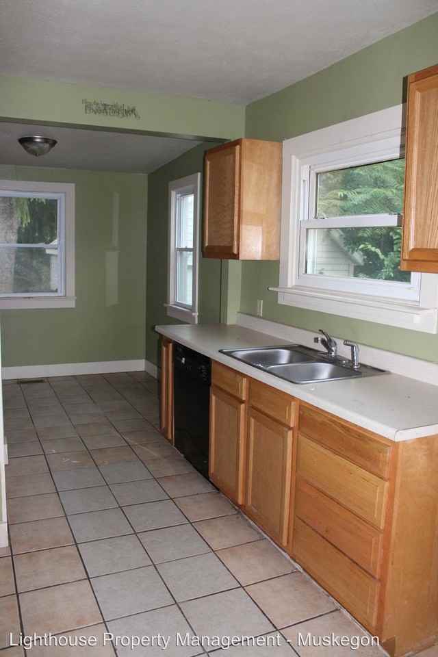 1086 East St - Photo 3 of 10