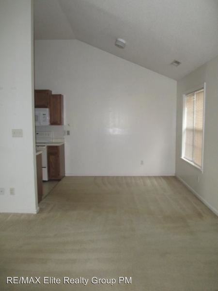 3004 Hunters Trail - Photo 3 of 10