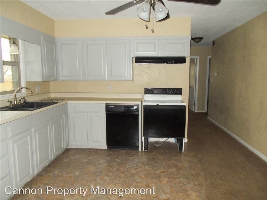 210 W Greenwood St - Photo 2 of 5