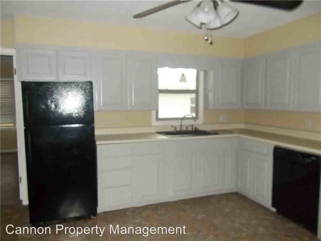 210 W Greenwood St - Photo 3 of 5