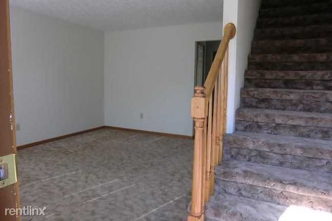 231 Sandridge Dr - Photo 2 of 8