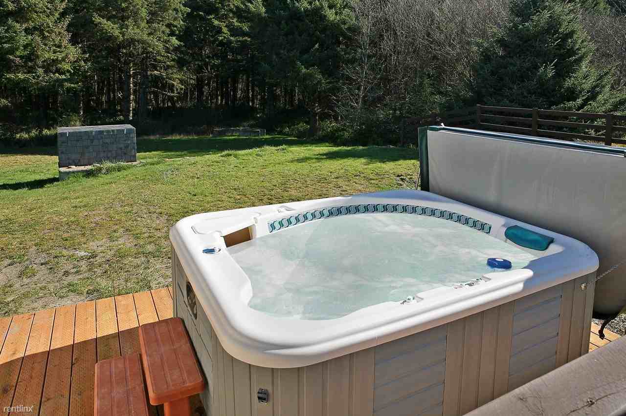 163 Ocean Blvd - Photo 2 of 16