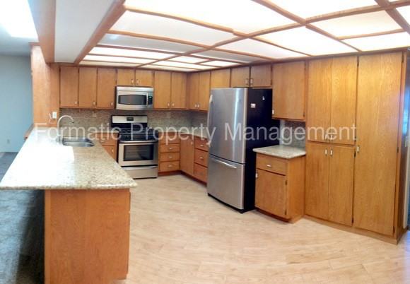 1225 W Cypress Ave - Photo 3 of 14