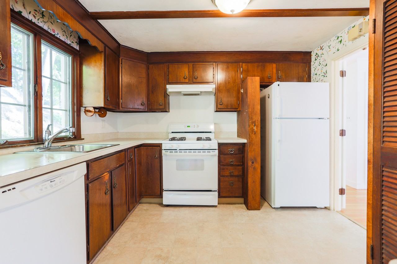 109 W Shore Dr - Photo 2 of 14