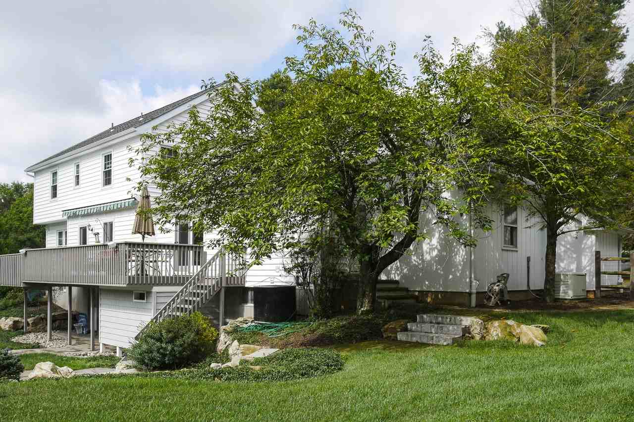 4 Meadow Ln - Photo 3 of 33