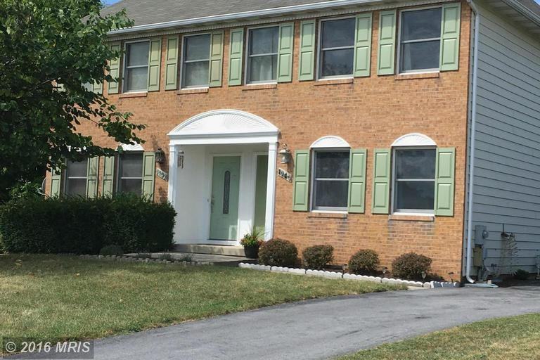 1042 Hampton Cir - Photo 2 of 26