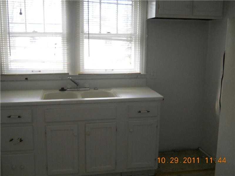 126 S 11th Ave - Photo 2 of 4