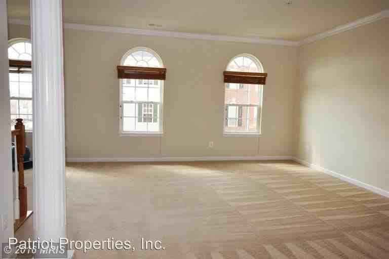 25400 Patriot Terrace - Photo 2 of 9