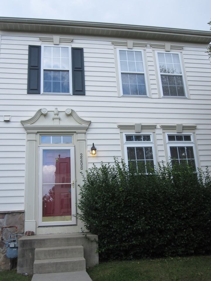 2206 Barnet Ct - Photo 2 of 23