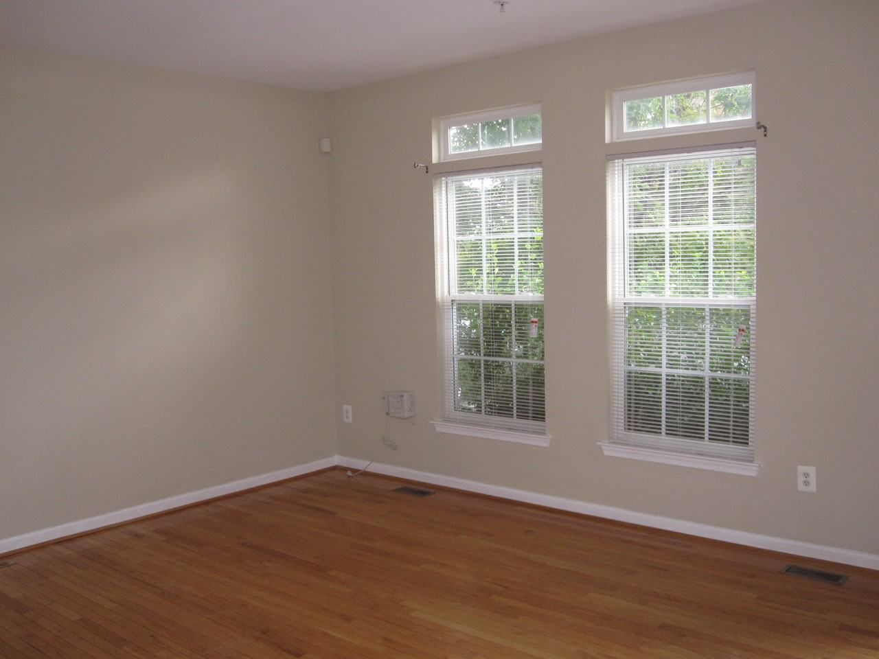 2206 Barnet Ct - Photo 3 of 23