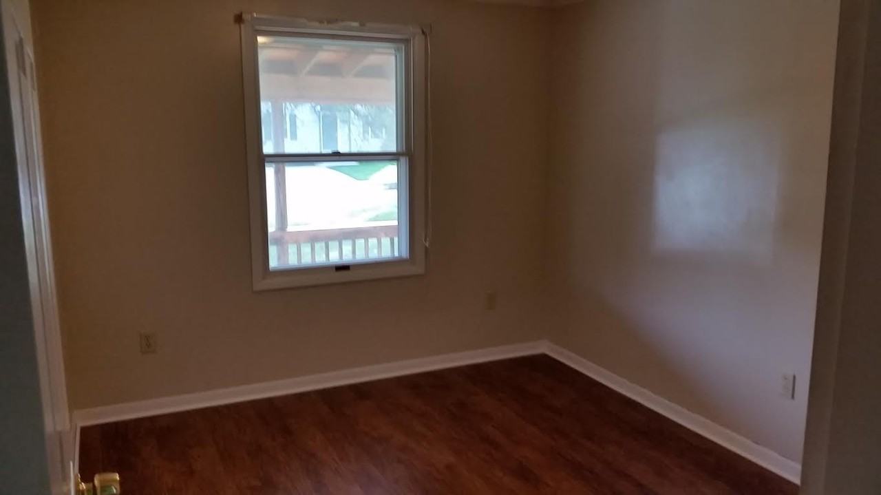 8301 Lincoln Dr - Photo 3 of 8