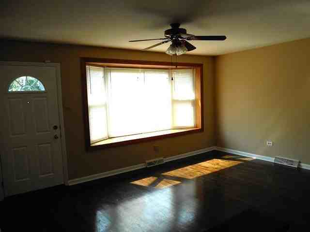 2746 E 127th St - Photo 3 of 24
