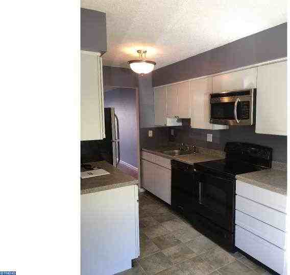 306 Paddock Dr - Photo 2 of 9