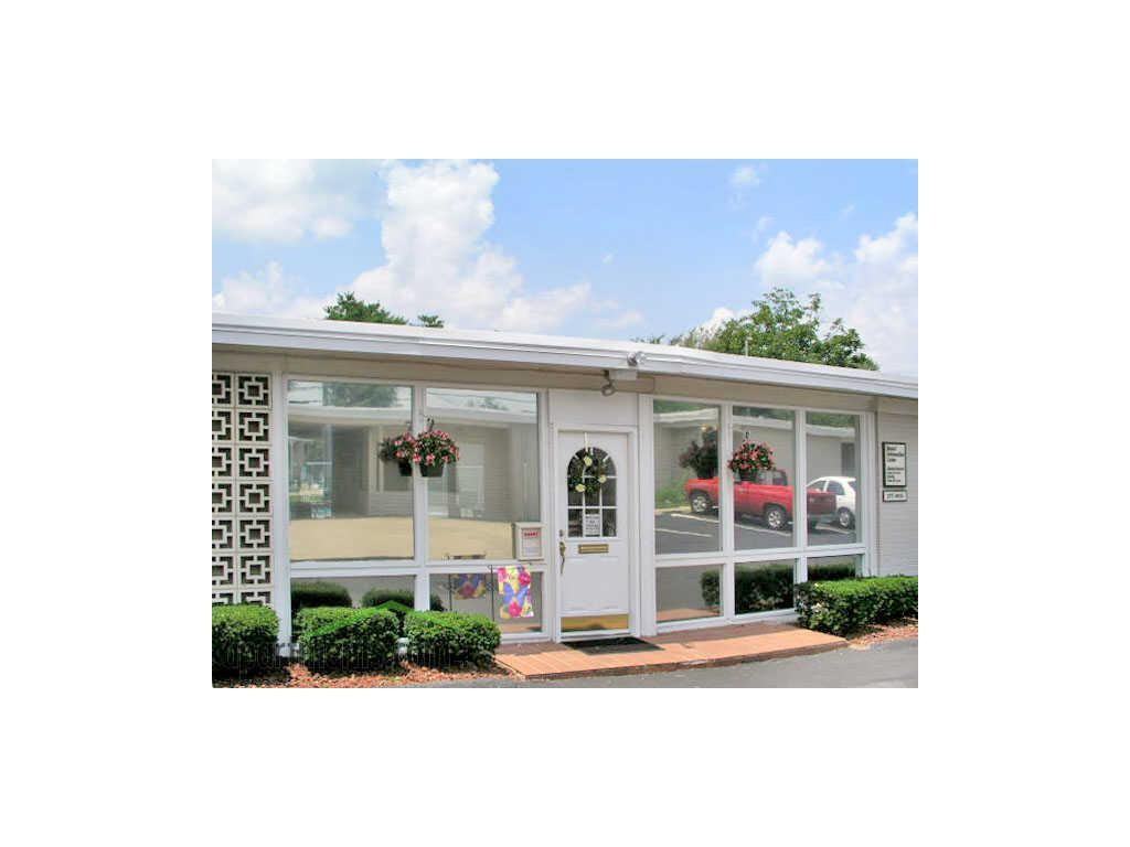 Cabana Royal Arms - Photo 2 of 11