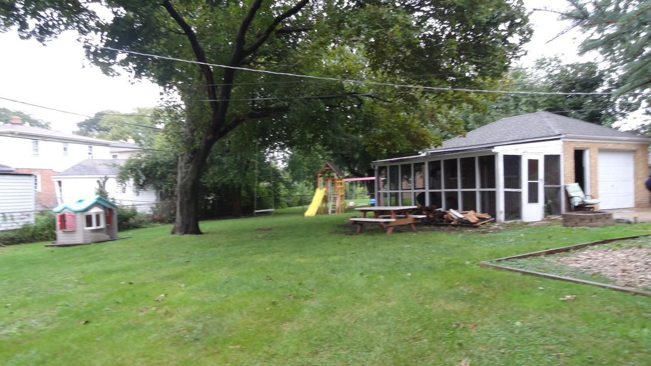 9524 Hacke Ct - Photo 3 of 22