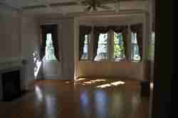 569 Franklin St 4 - Photo 3 of 5