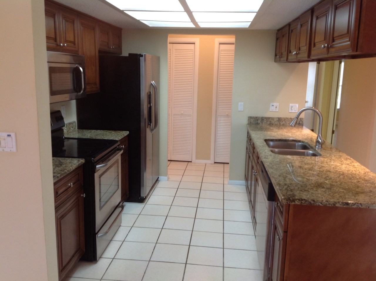 9827 San Sierra Way - Photo 3 of 10