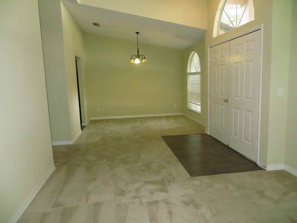 24329 Twin Lake Dr - Photo 2 of 9