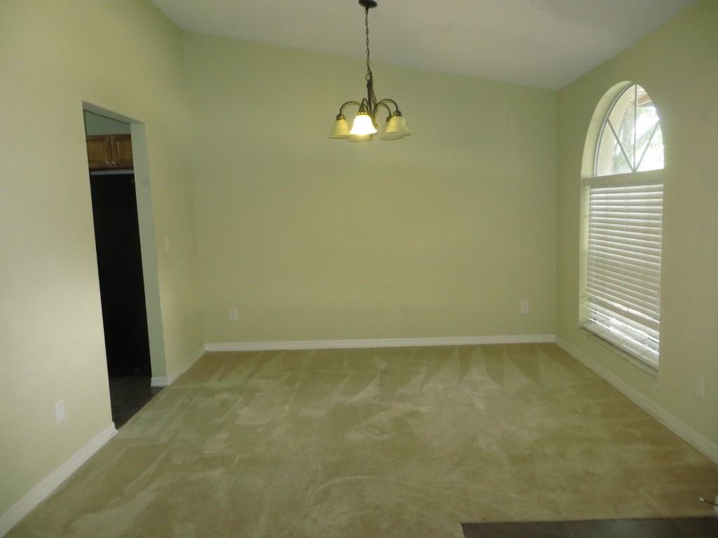 24329 Twin Lake Dr - Photo 3 of 9